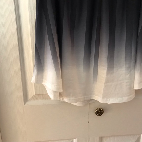 💥2 For $30💥 Unbranded Flowing Ladies Black Fading to White Tank  Top 2XL - Picture 4 of 4